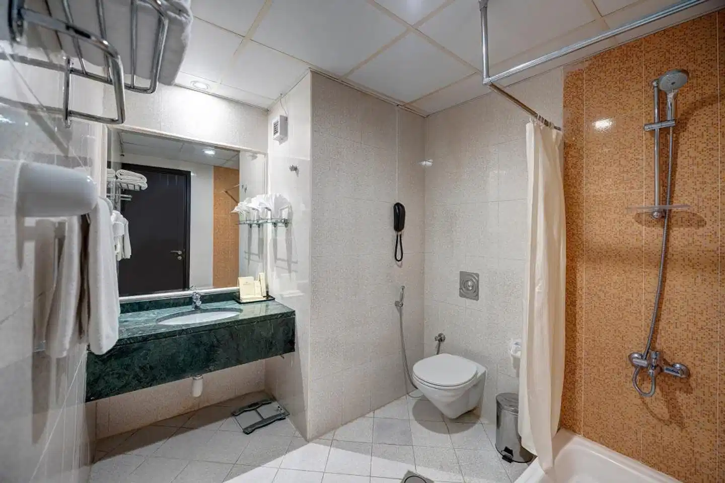 Emirates Grand Hotel Badezimmer