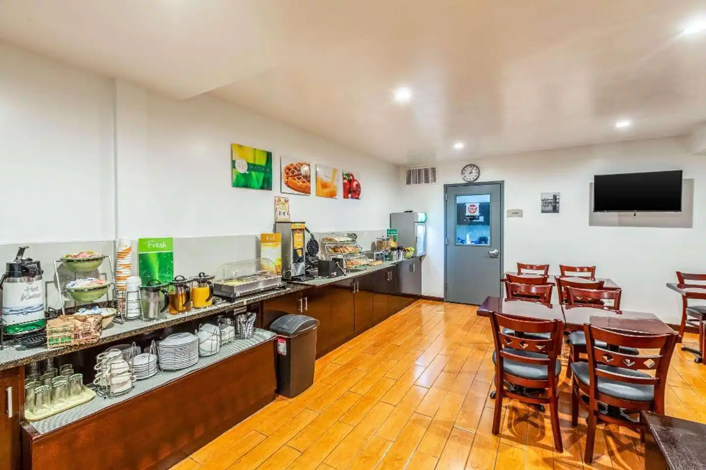 Quality Inn near Sunset Park Bar