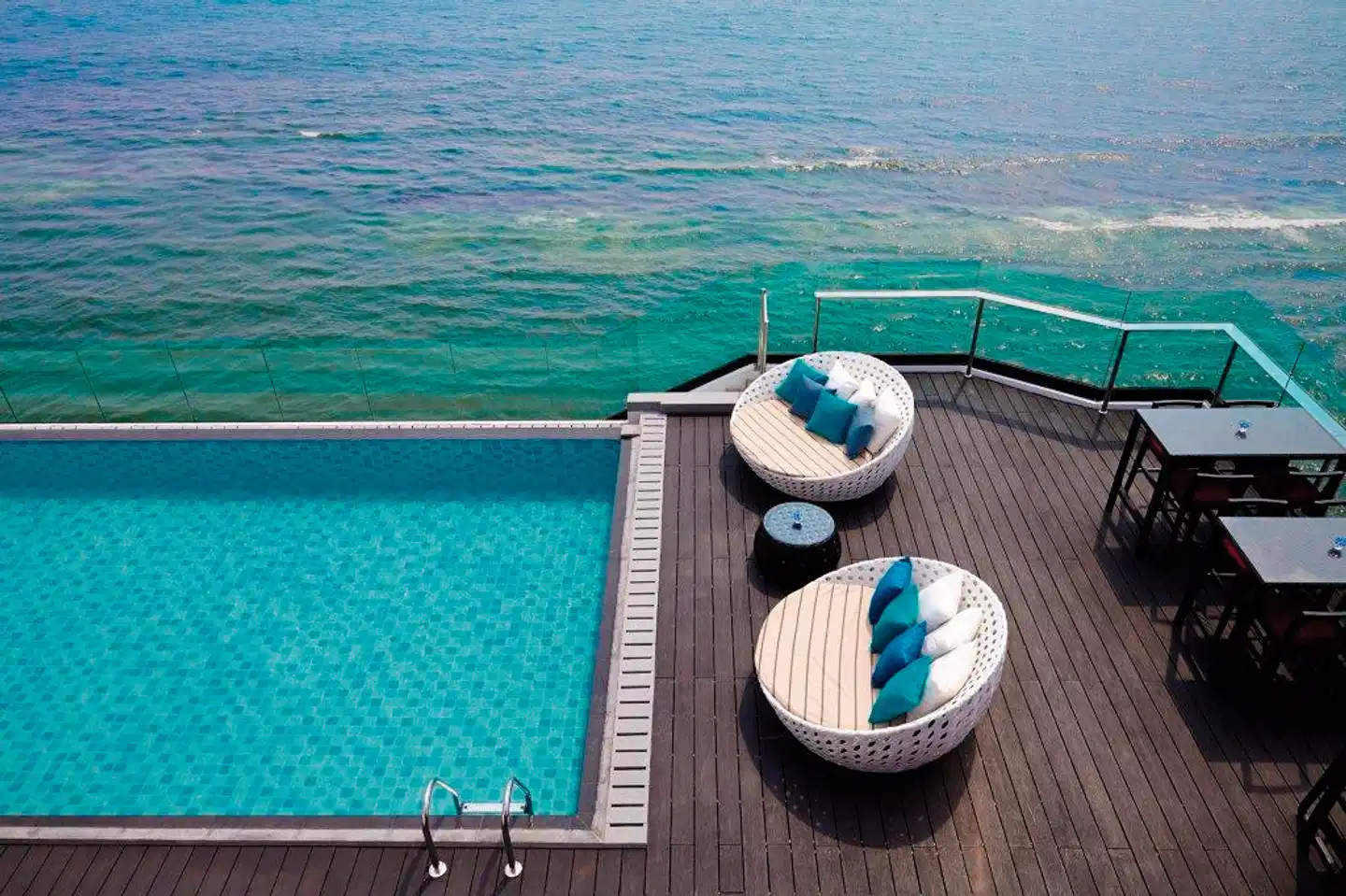 Radisson Hotel Colombo Pool