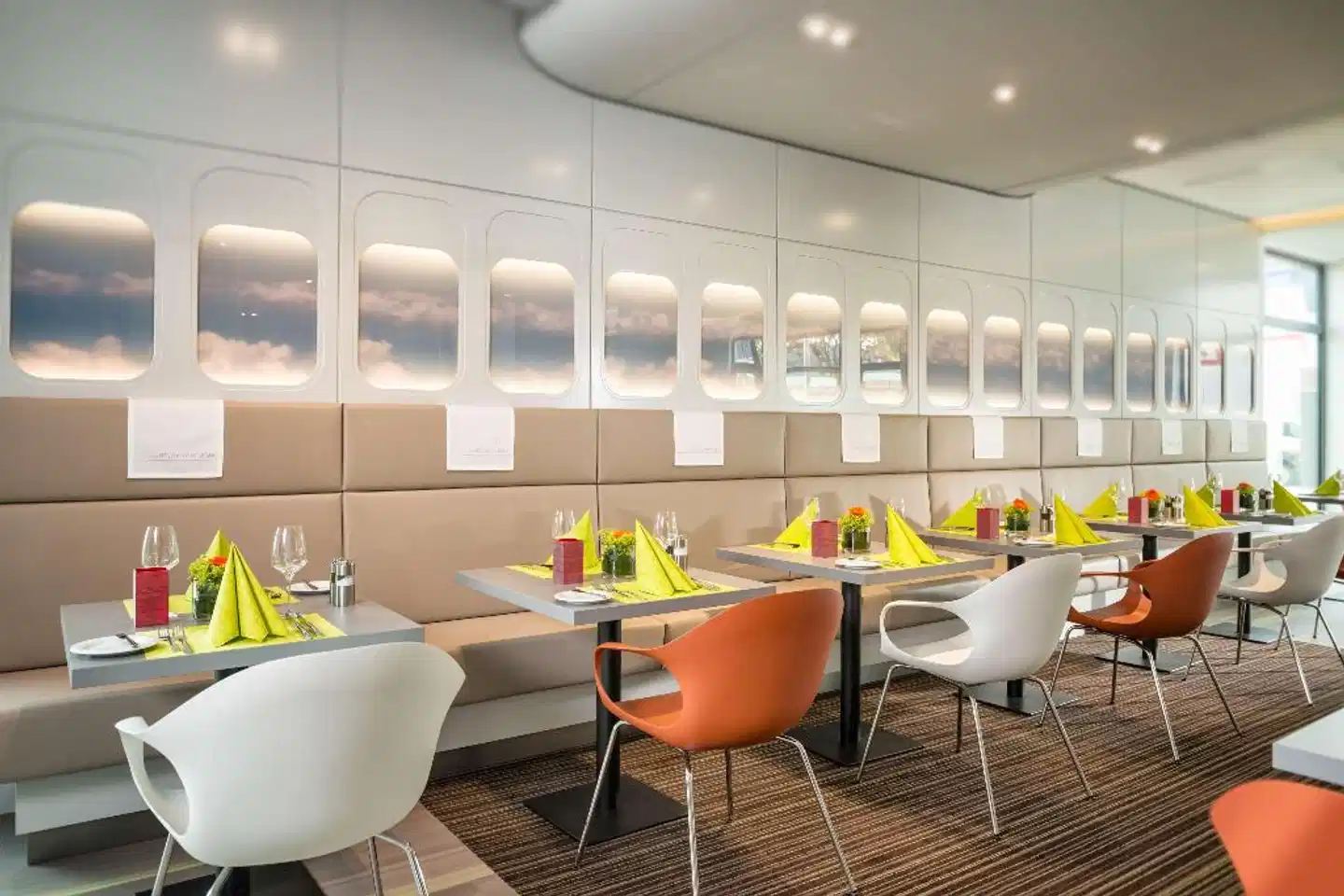 Essential by Dorint Stuttgart Airport Bar