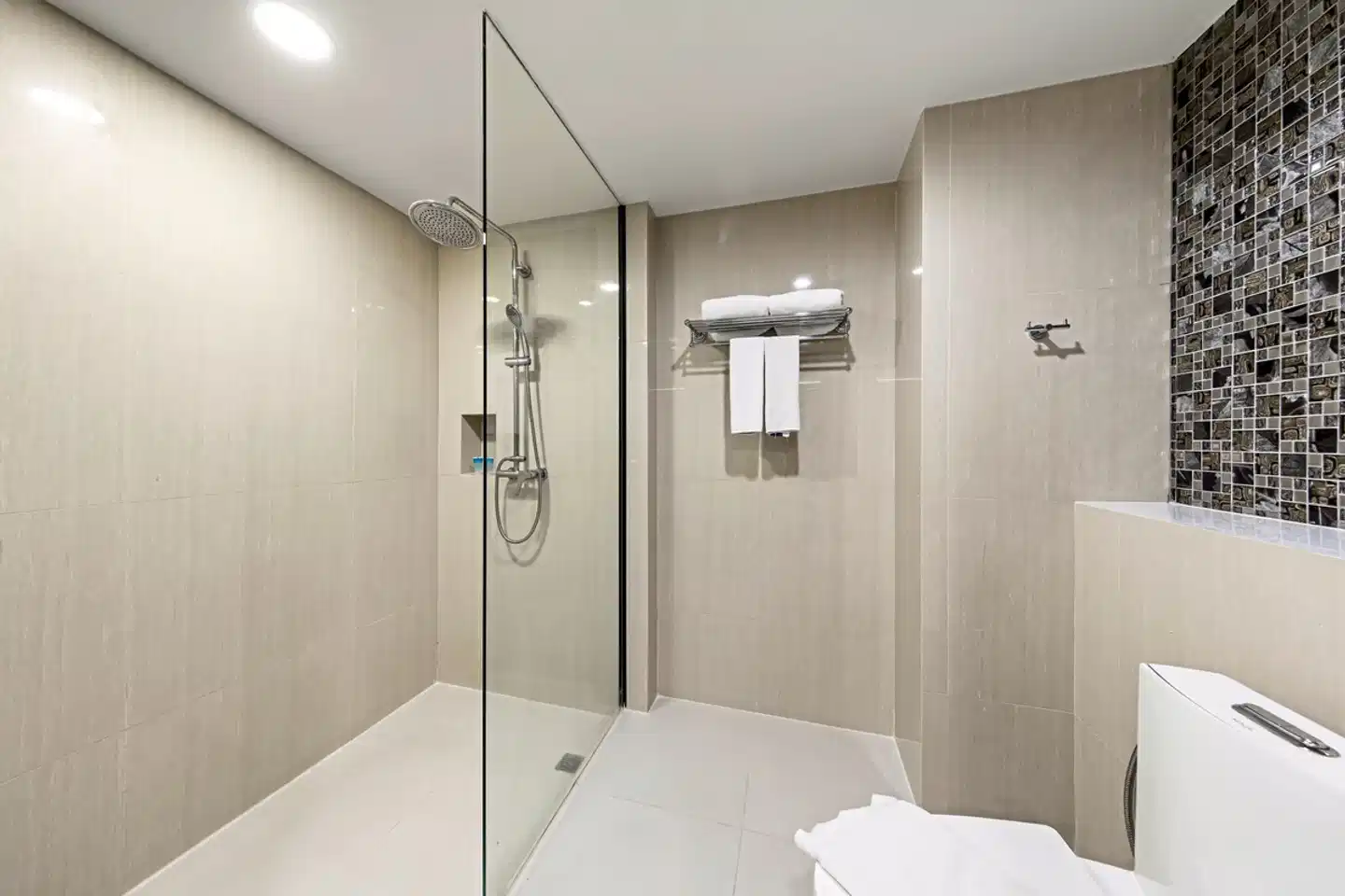 Golden Tulip Pattaya Beach Resort Badezimmer