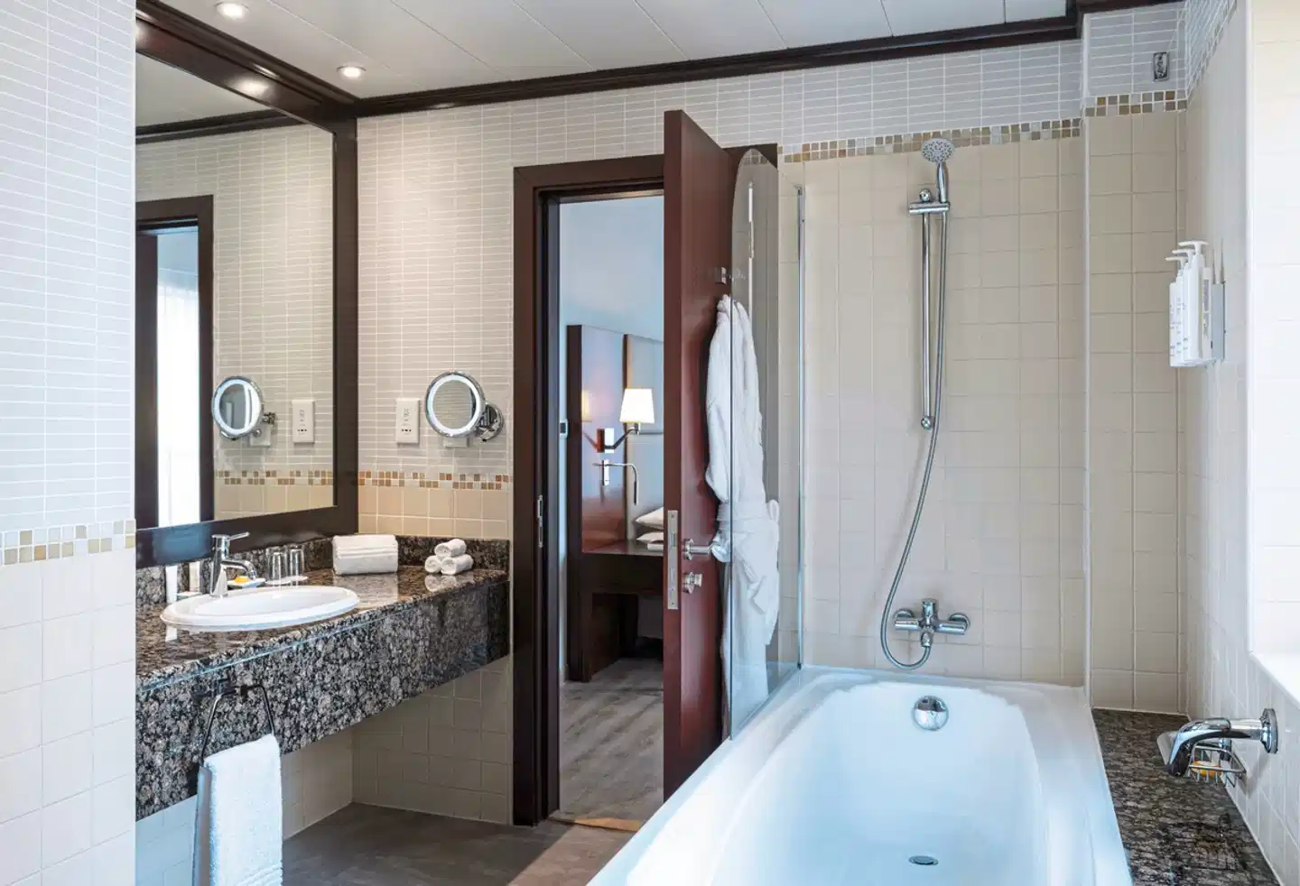 Sheraton The Walk, Dubai Badezimmer