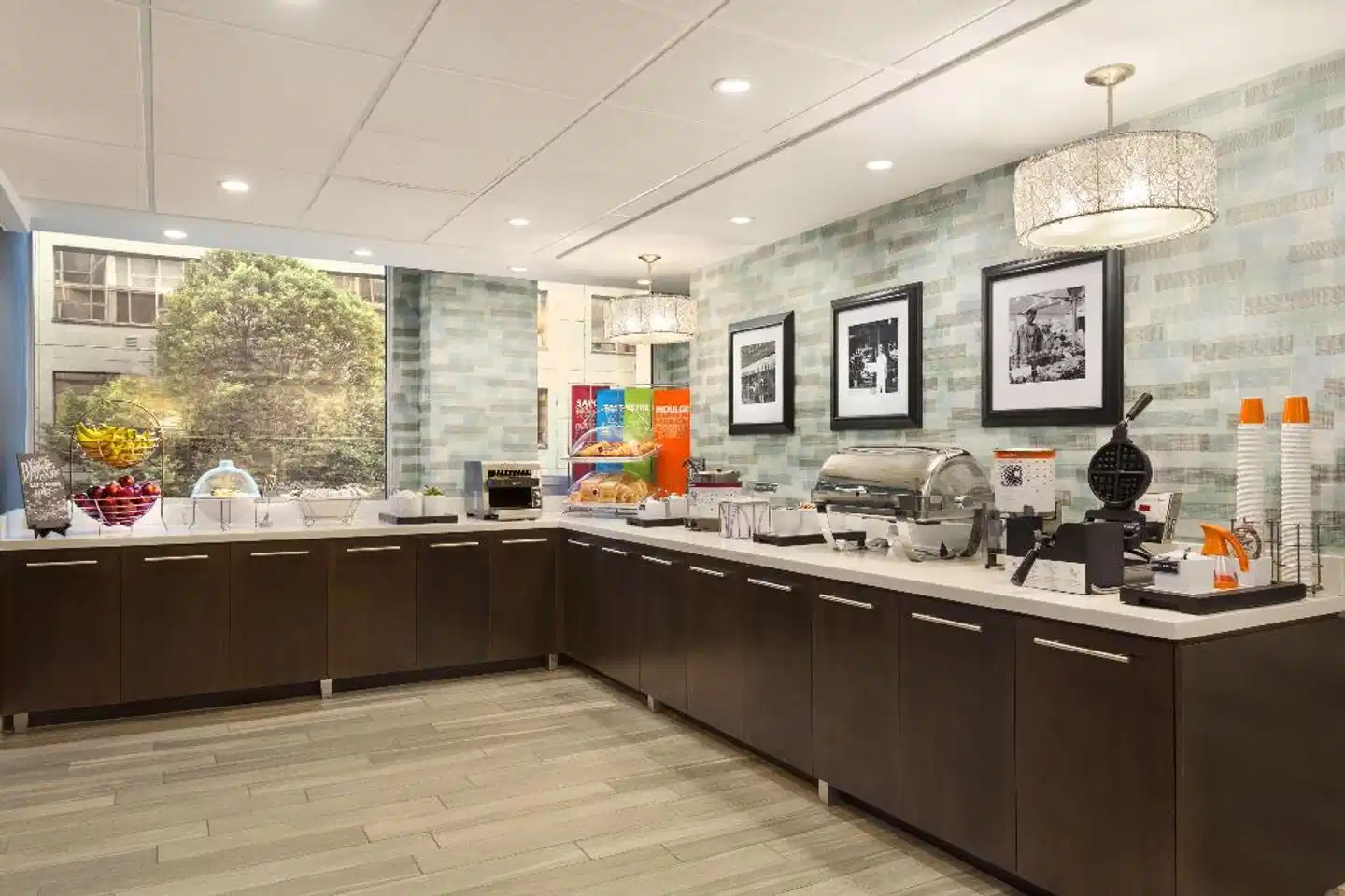 Hampton Inn & Suites by Hilton Vancouver-Downtown Restaurant