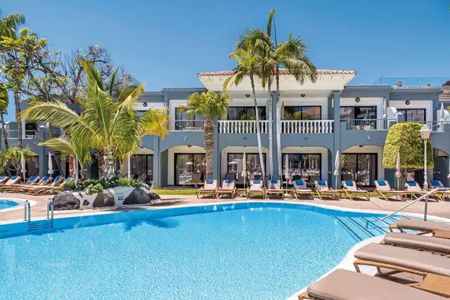 ADRIAN Hoteles Colón Guanahaní Aussenansicht