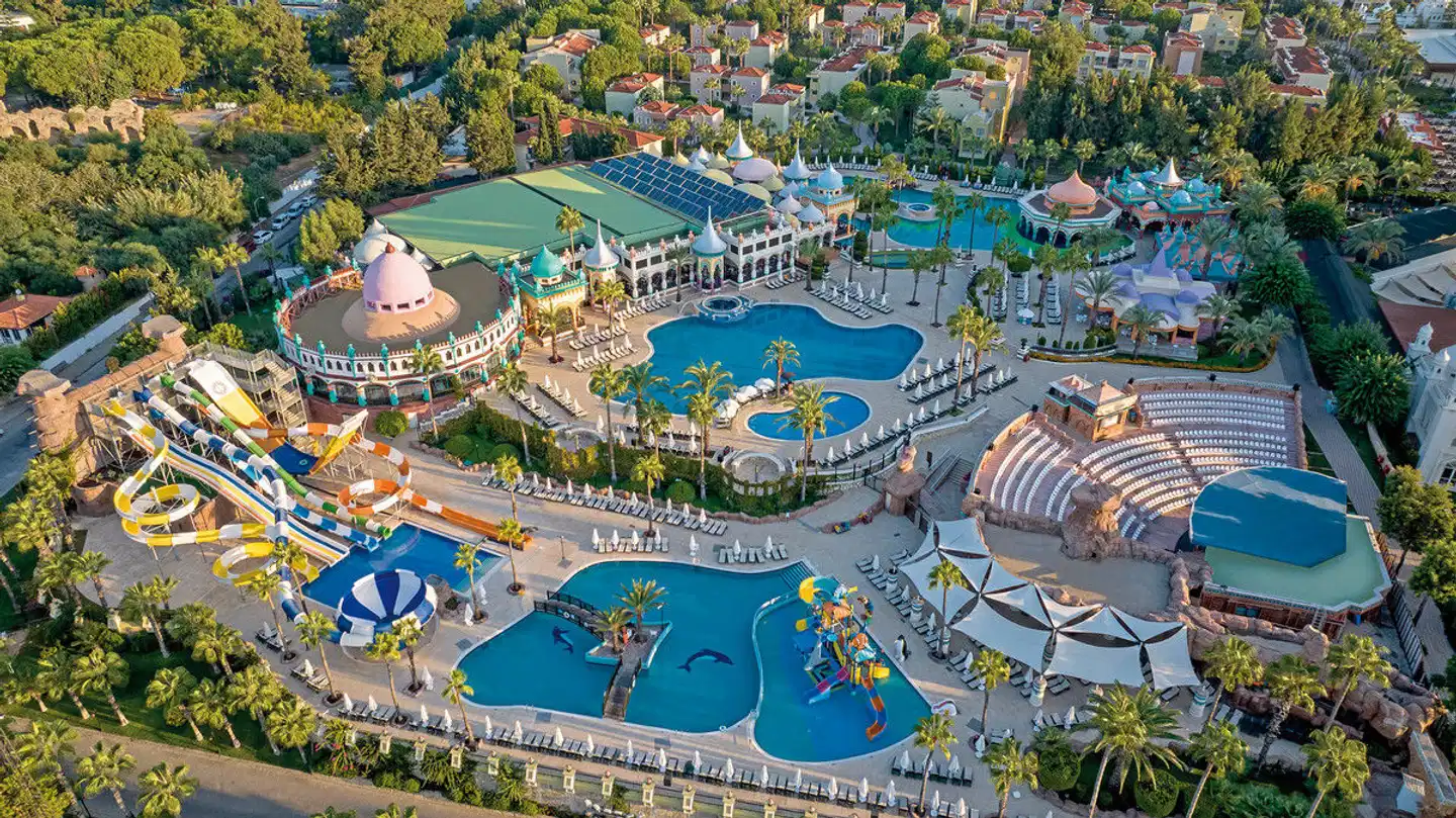 Kamelya Aishen Club Pool