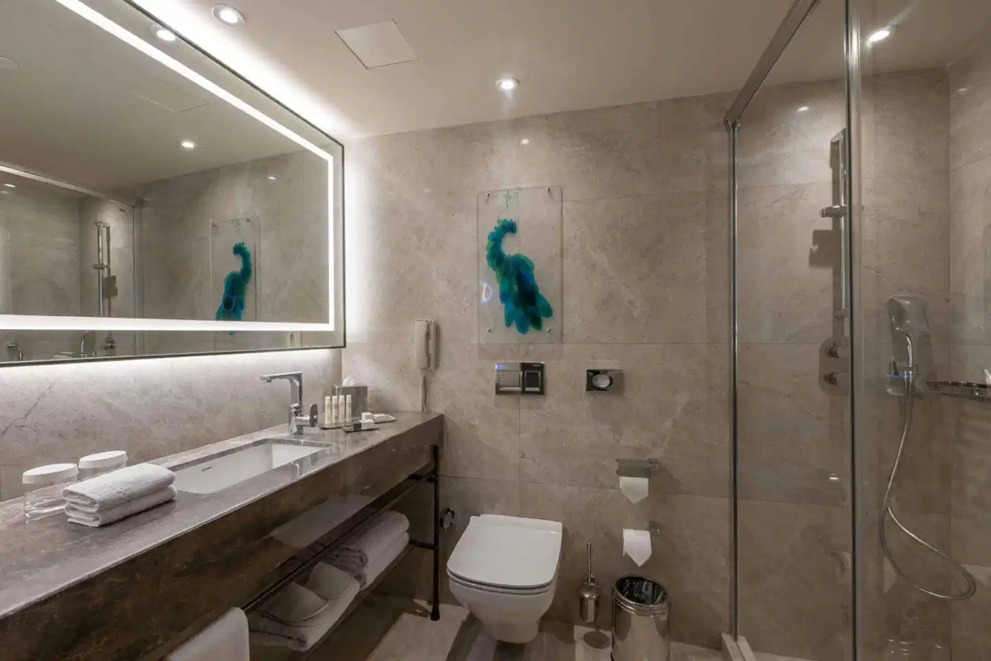 Doubletree by Hilton Istanbul Sirkeci Badezimmer