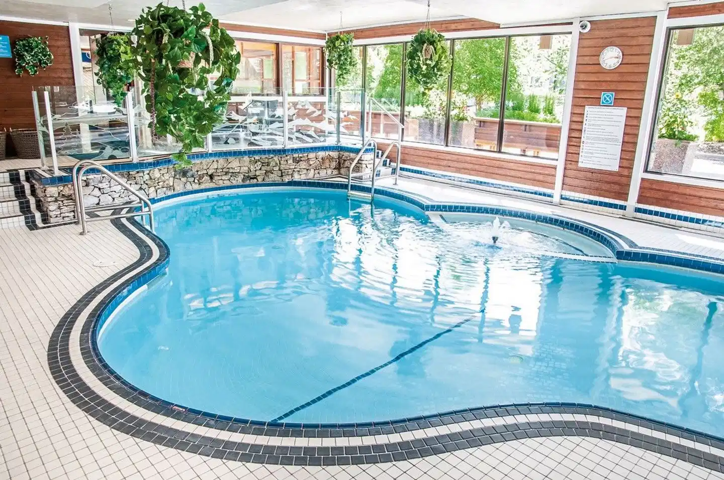 Charltons Banff Hallenbad