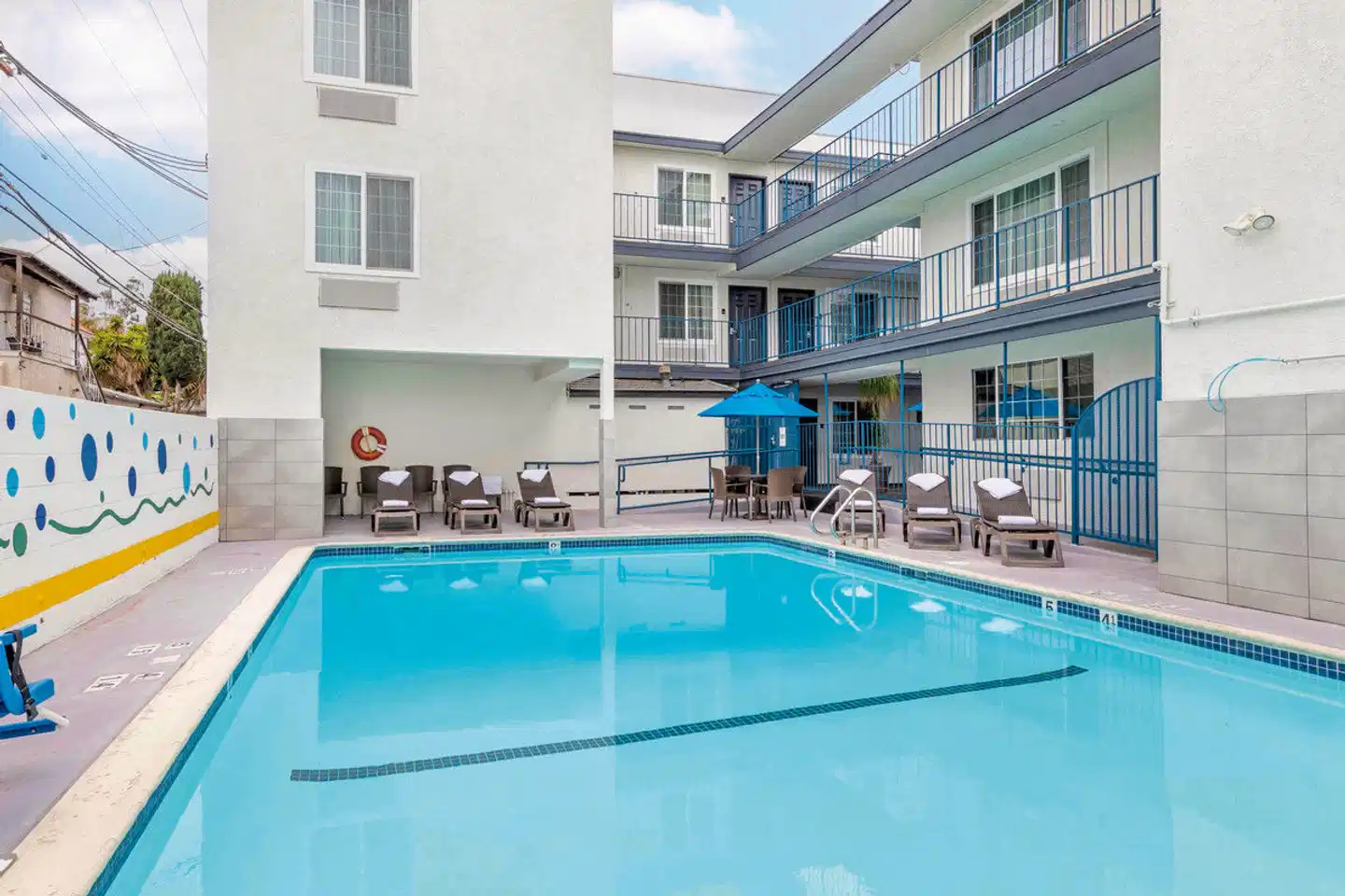 Comfort Inn Santa Monica Pool