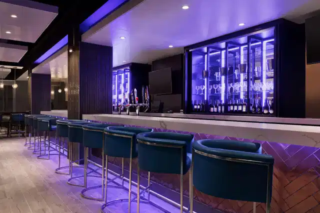 Embassy Suites by Hilton Toronto Airport Bar