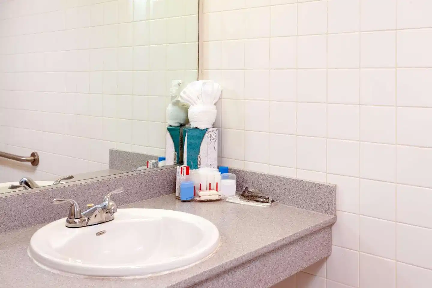 Ramada Plaza West Hollywood Hotel and Suites Badezimmer