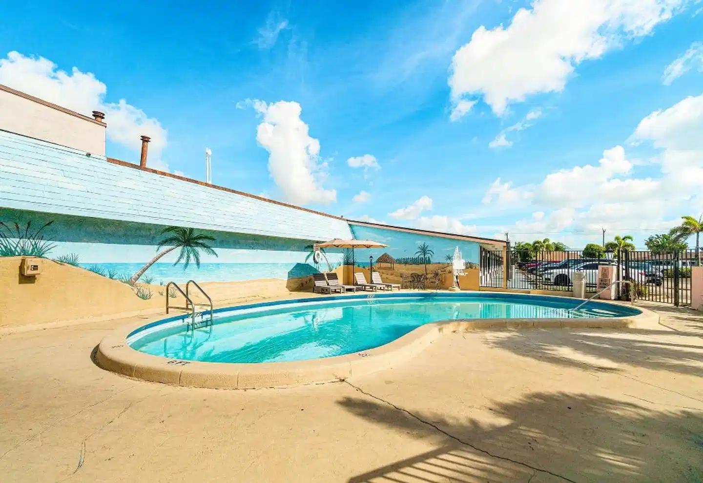 Super 8 by Wyndham Lantana West Palm Beach Pool