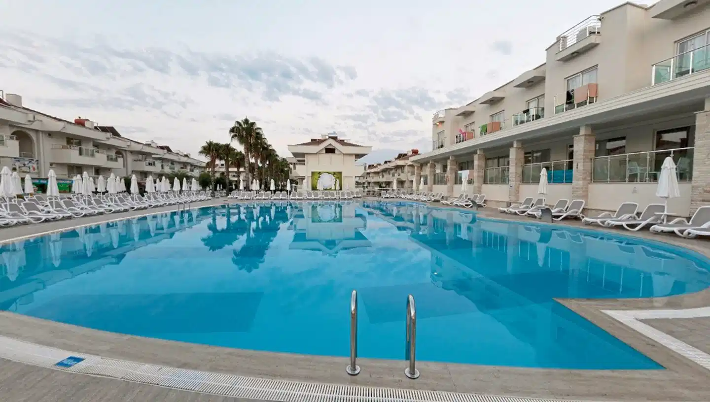 Dream Family Club Pool