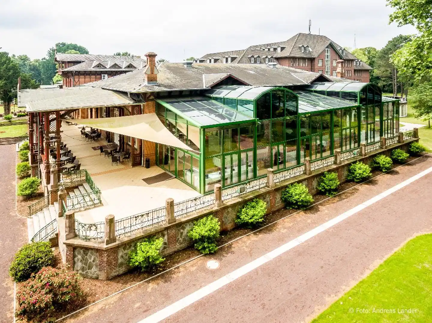 Dorint Herrenkrug Parkhotel Magdeburg Aussenansicht