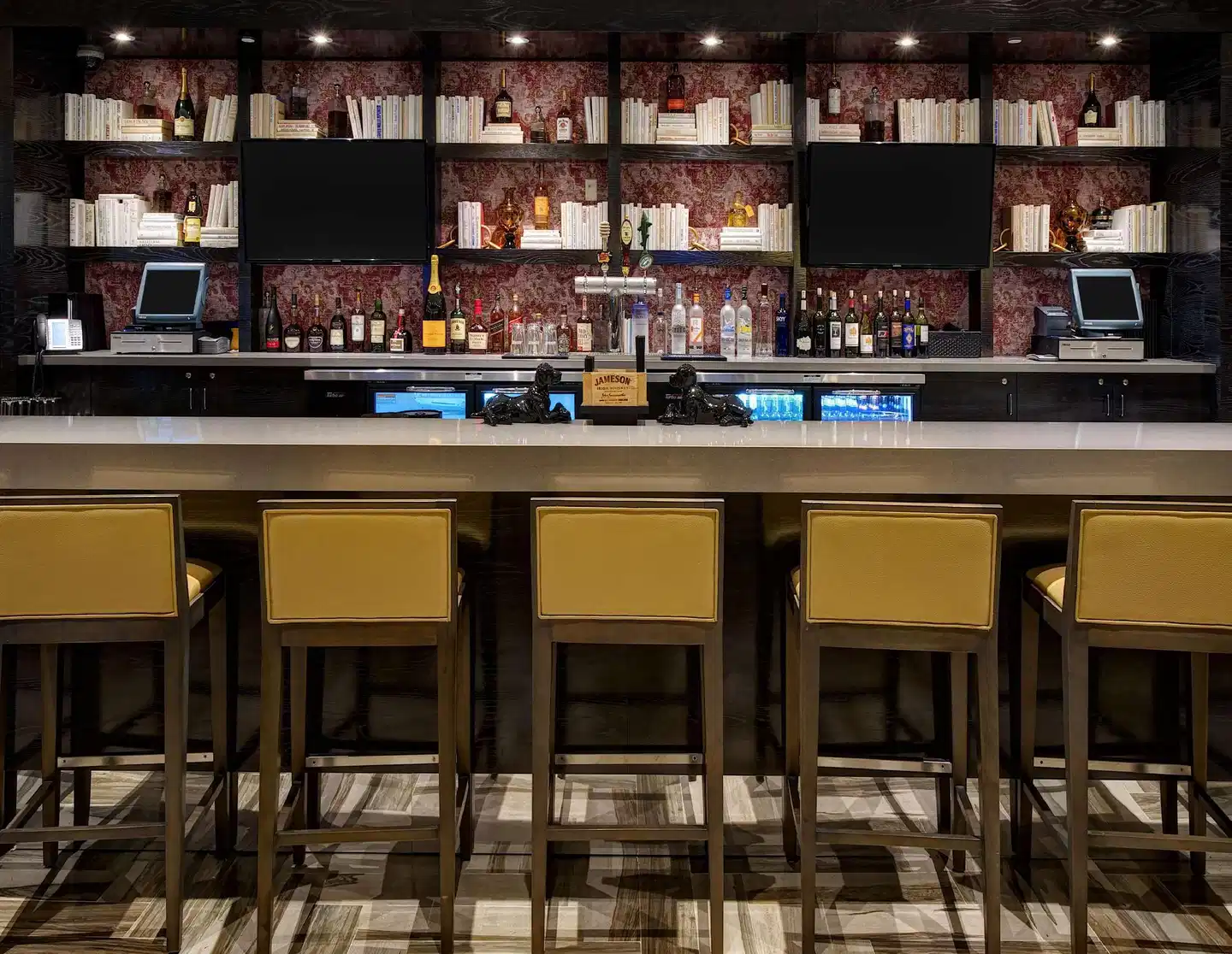 DoubleTree by Hilton Orlando East - UCF Area Bar