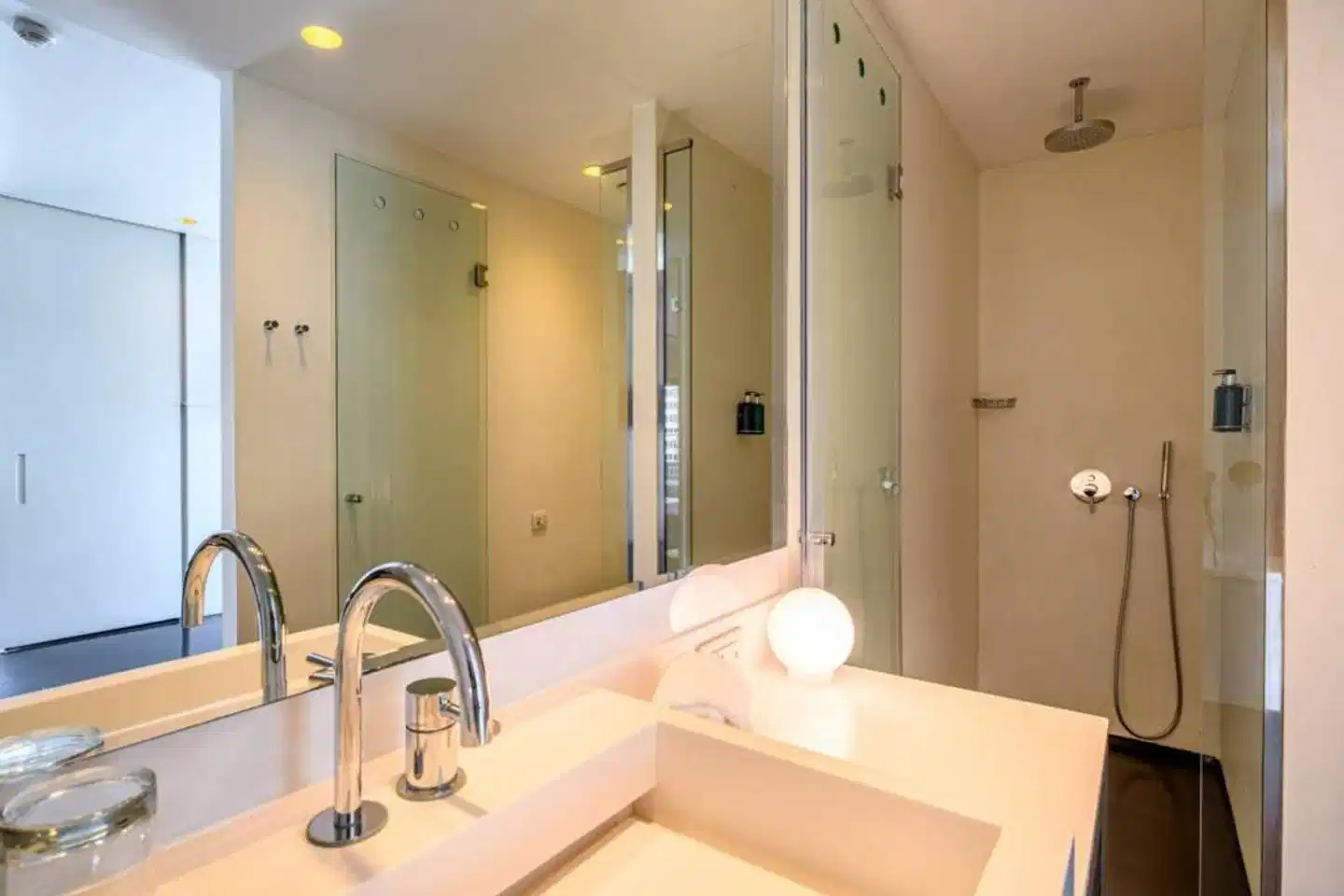 B-aparthotel Regent Badezimmer