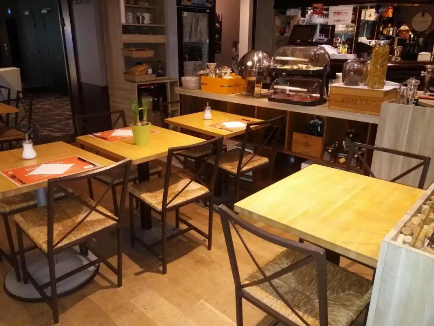 B-aparthotel Regent Restaurant