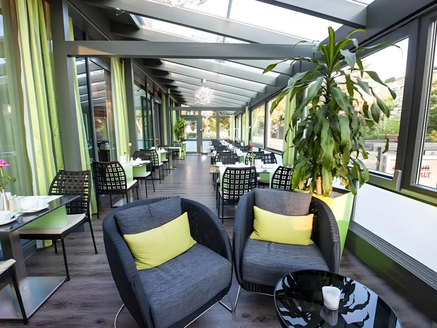 NOVINA Hotel Tillypark Terrasse