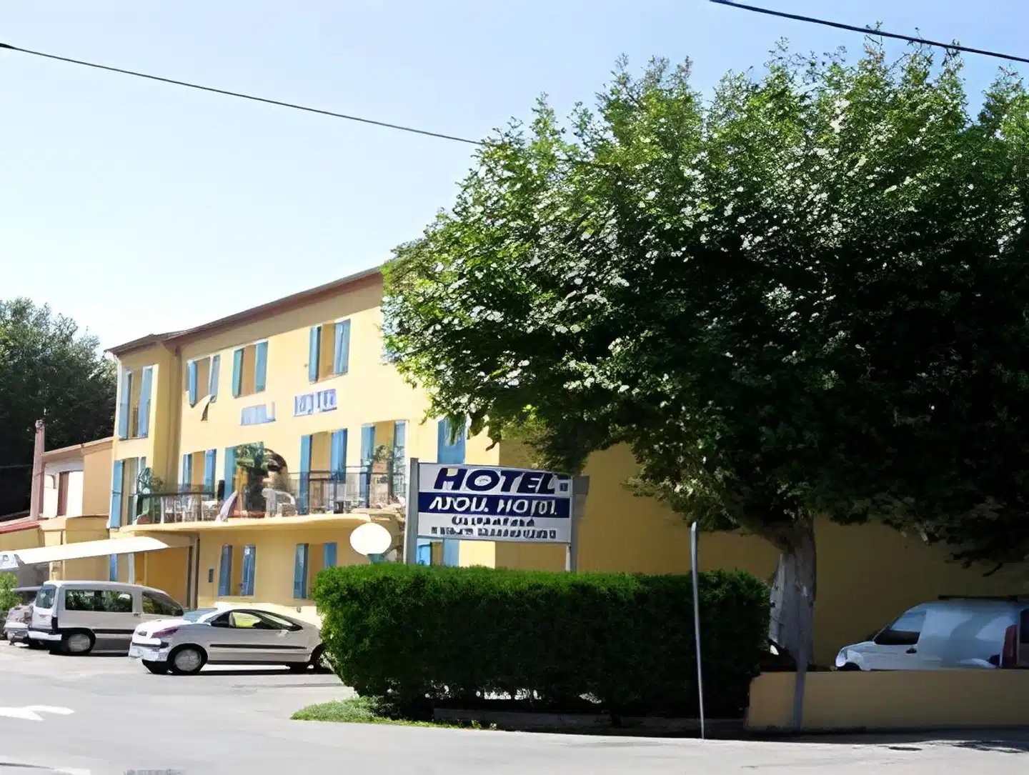 Atoll Hotel Aussenansicht