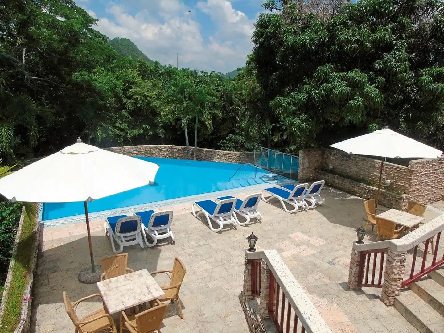 Castillo en las Nubes Pool