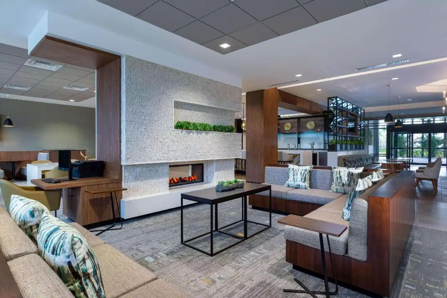 Wyndham Garden Orlando Universal / I Drive Bar