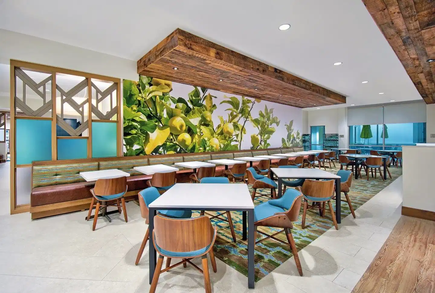 Fairfield Inn at Flamingo Crossings Bar