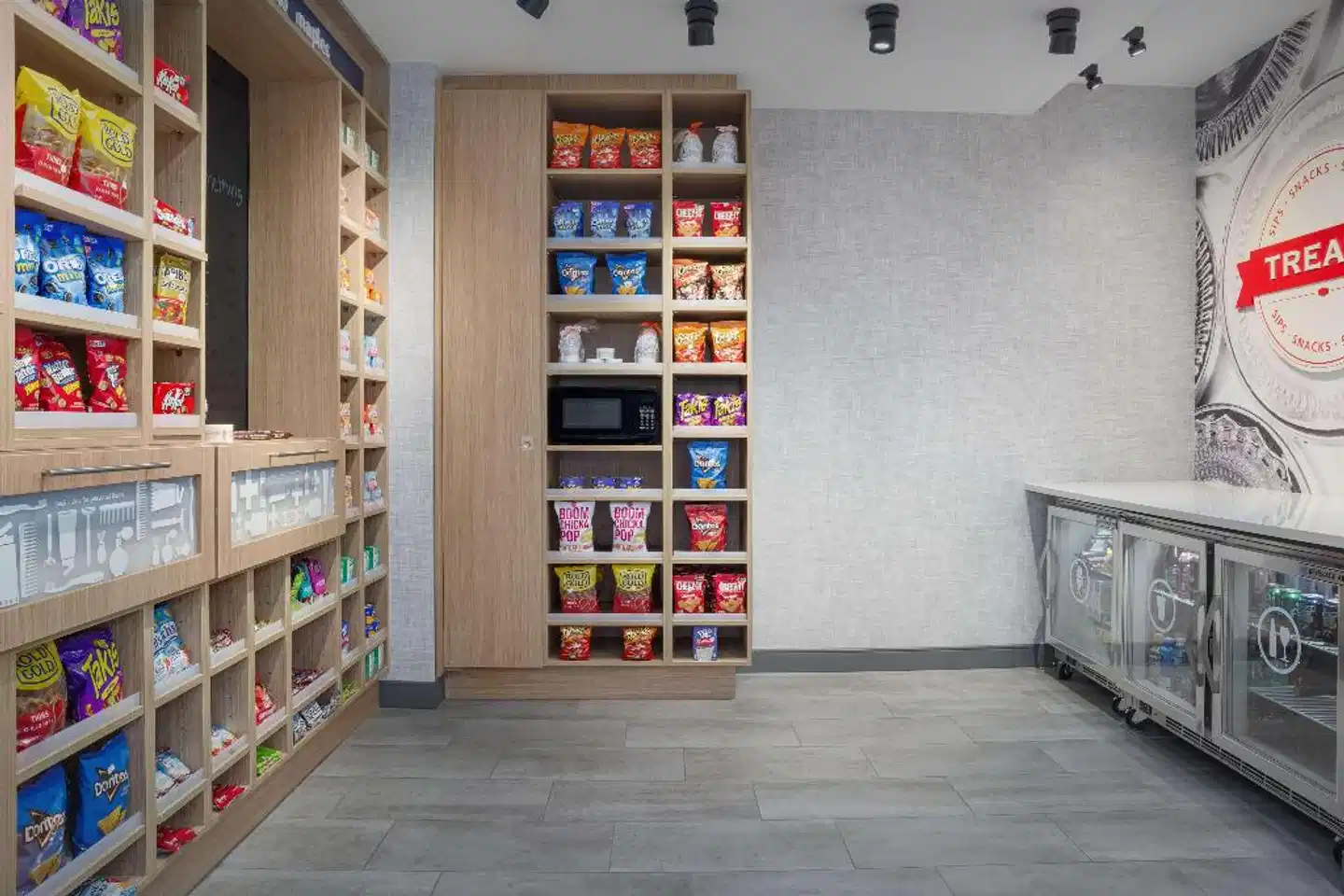 Hampton Inn & Suites Naples South Lobby