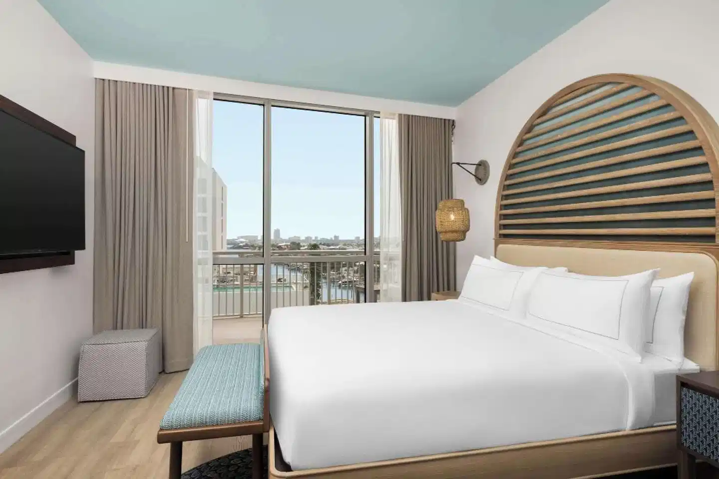 The Hiatus Clearwater Beach, Curio Collection by Hilton Wohnbeispiel