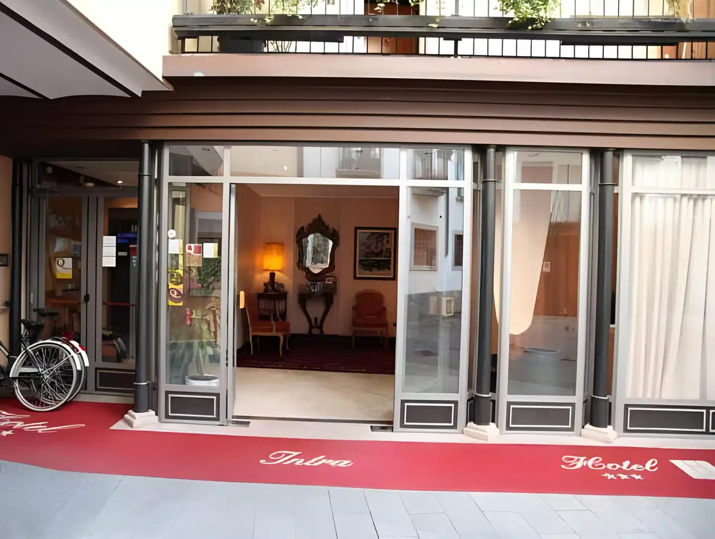 Intra Hotel Aussenansicht