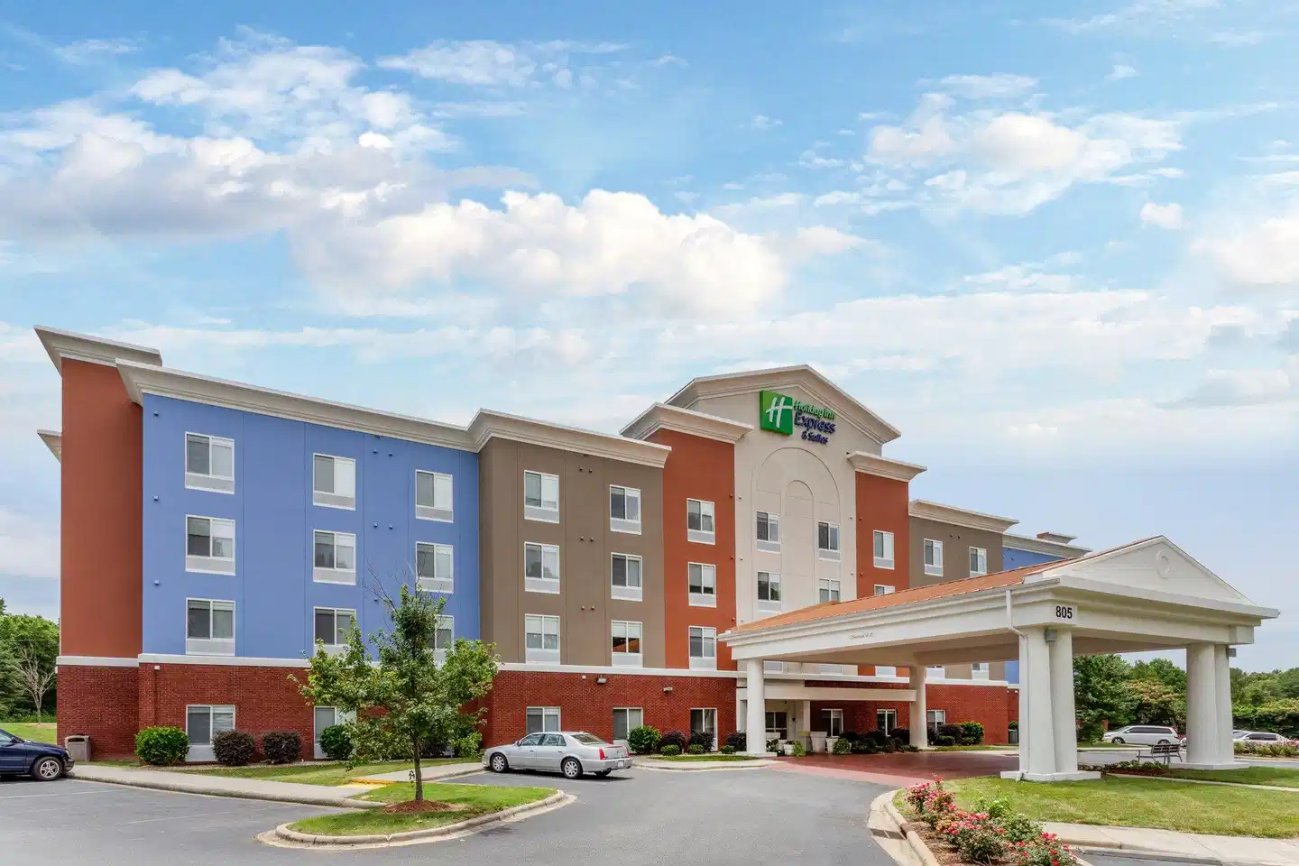 Holiday Inn Express & Suites Charlotte- Arrowood Aussenansicht