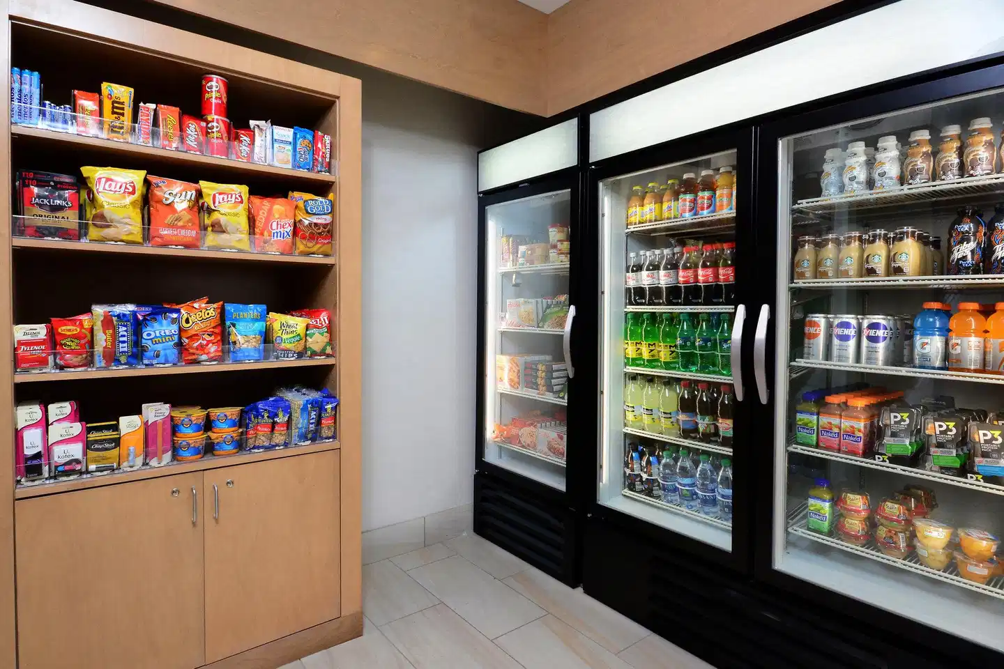 Holiday Inn Express & Suites Raleigh Durham Airport at RTP Bar