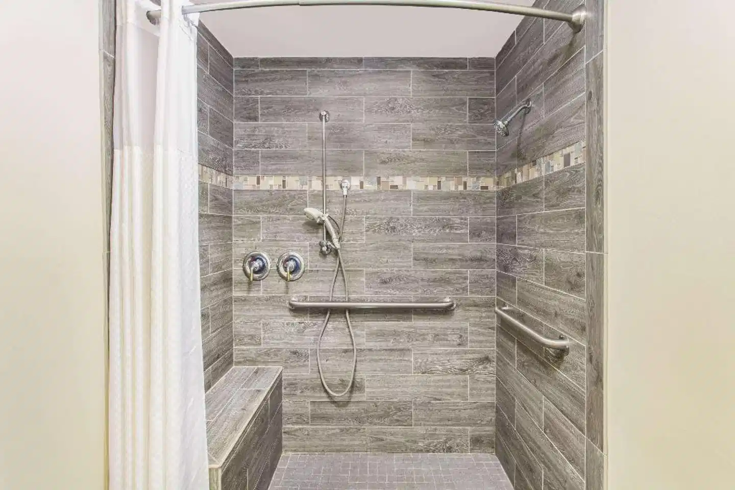 Baymont by Wyndham Jacksonville/Butler Blvd Badezimmer