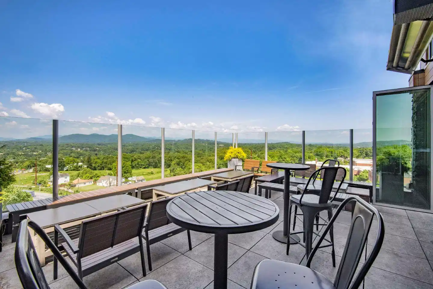 DoubleTree by Hilton Asheville Downtown Terrasse