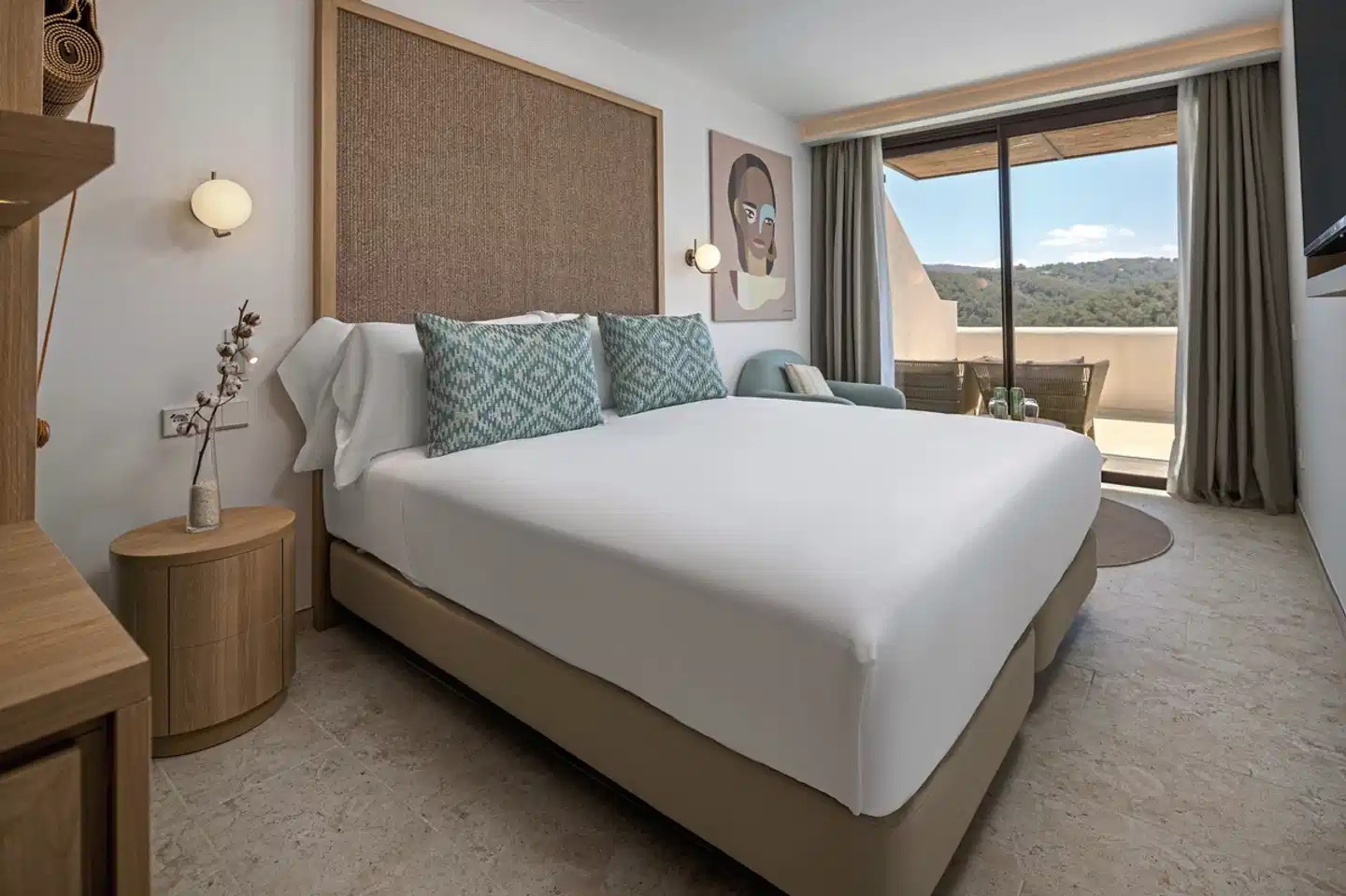 Cala San Miguel Ibiza Resort, Curio Collection by Hilton Wohnbeispiel