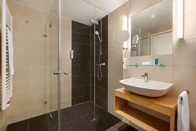 Wyndham Garden Munich Messe Badezimmer