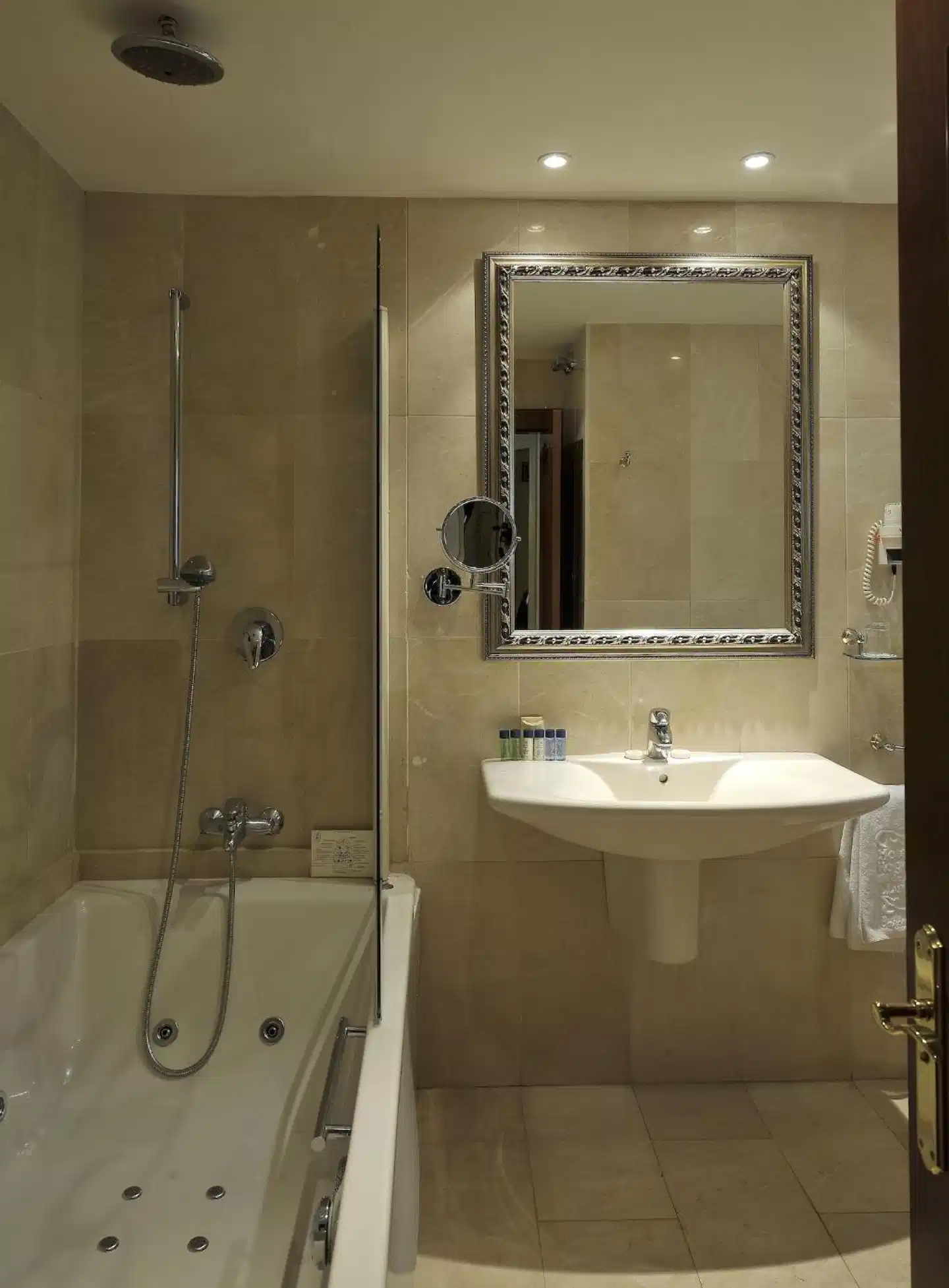 Roger de Llúria Badezimmer