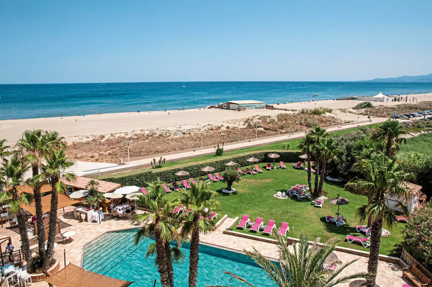 Les Flamants Roses Strand