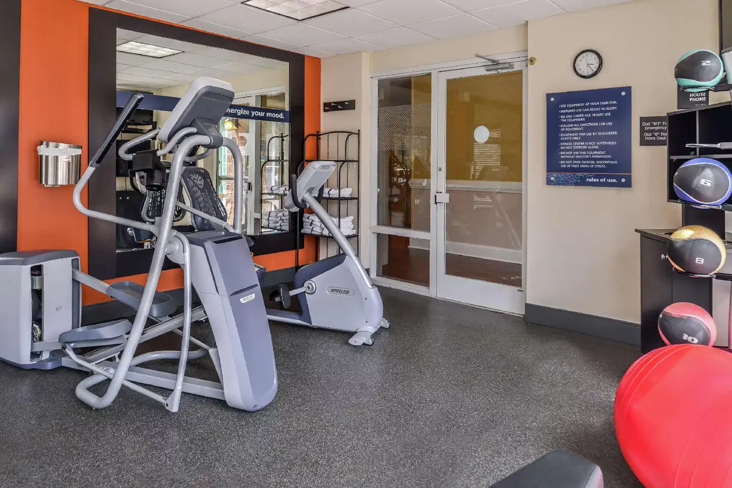 Hampton Inn & Suites Charlotte Arrowood Sport und Entertainment