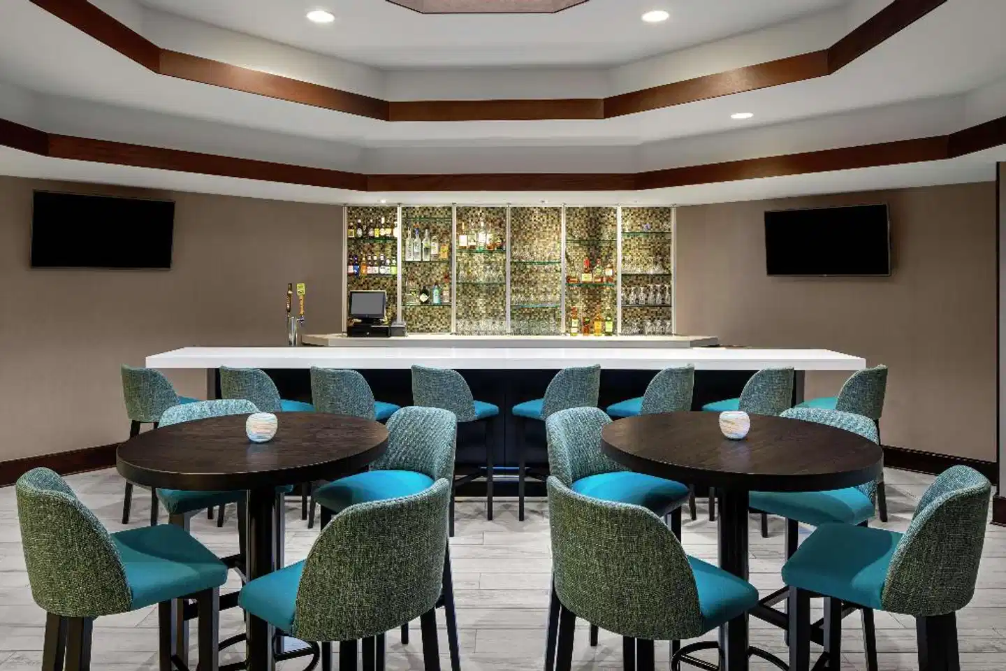 DoubleTree Suites by Hilton Charlotte/SouthPark Bar