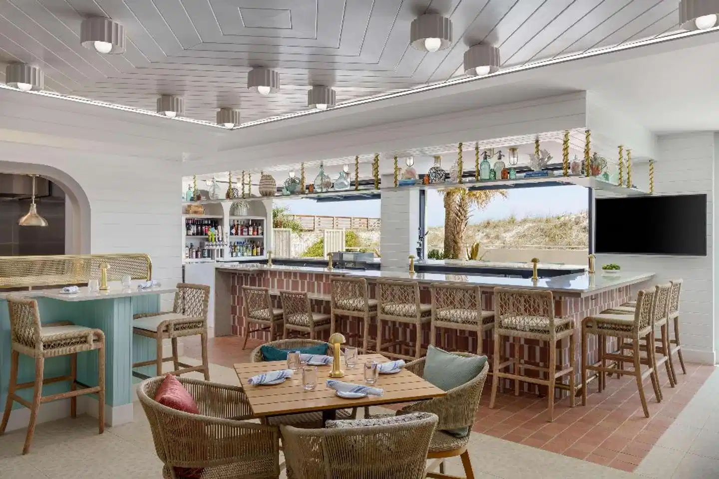 Beal House Fort Walton Beachfront, Tapestry Collection by Hilton Bar