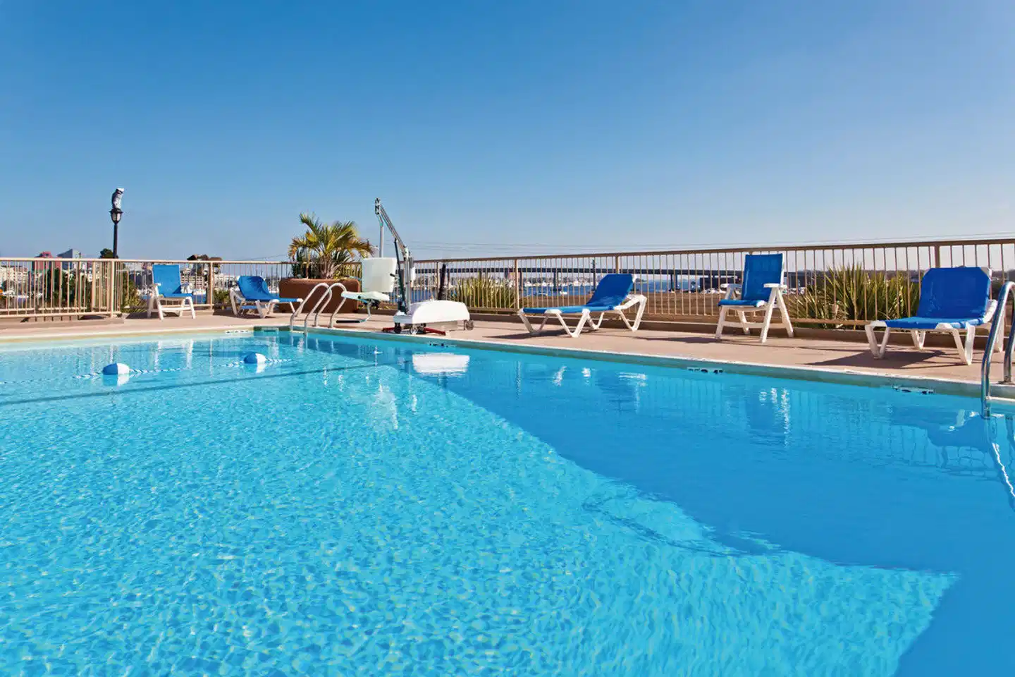 Holiday Inn Riverview Pool