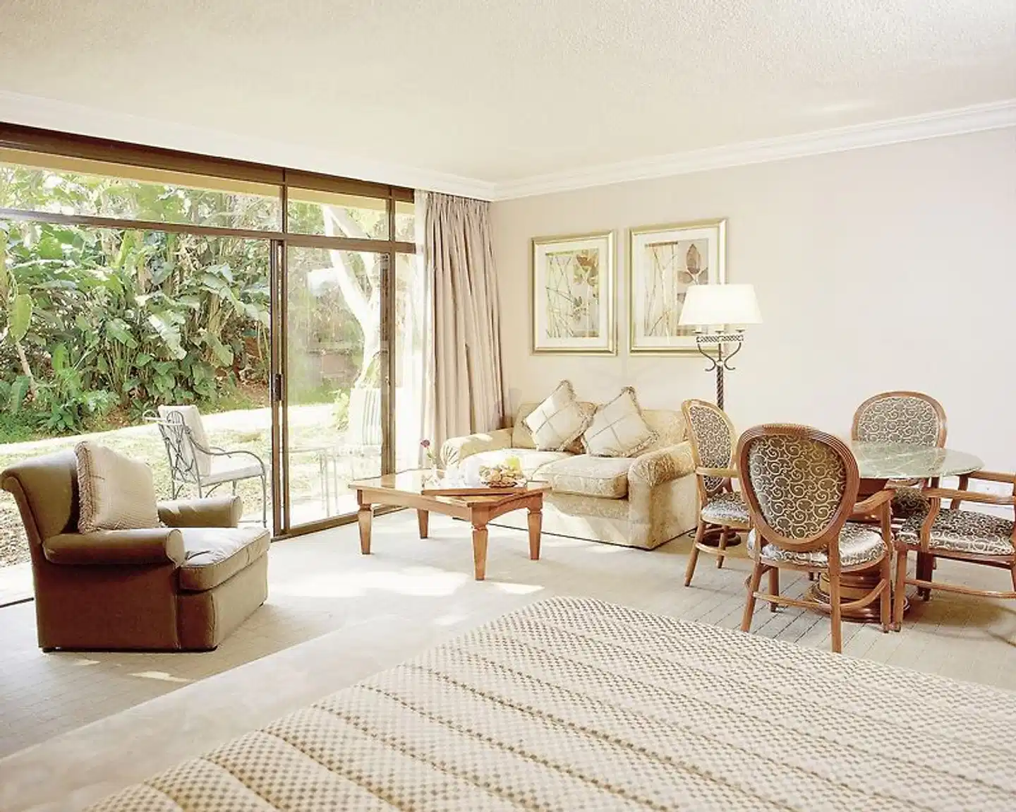 The Cascades Hotel Wohnbeispiel