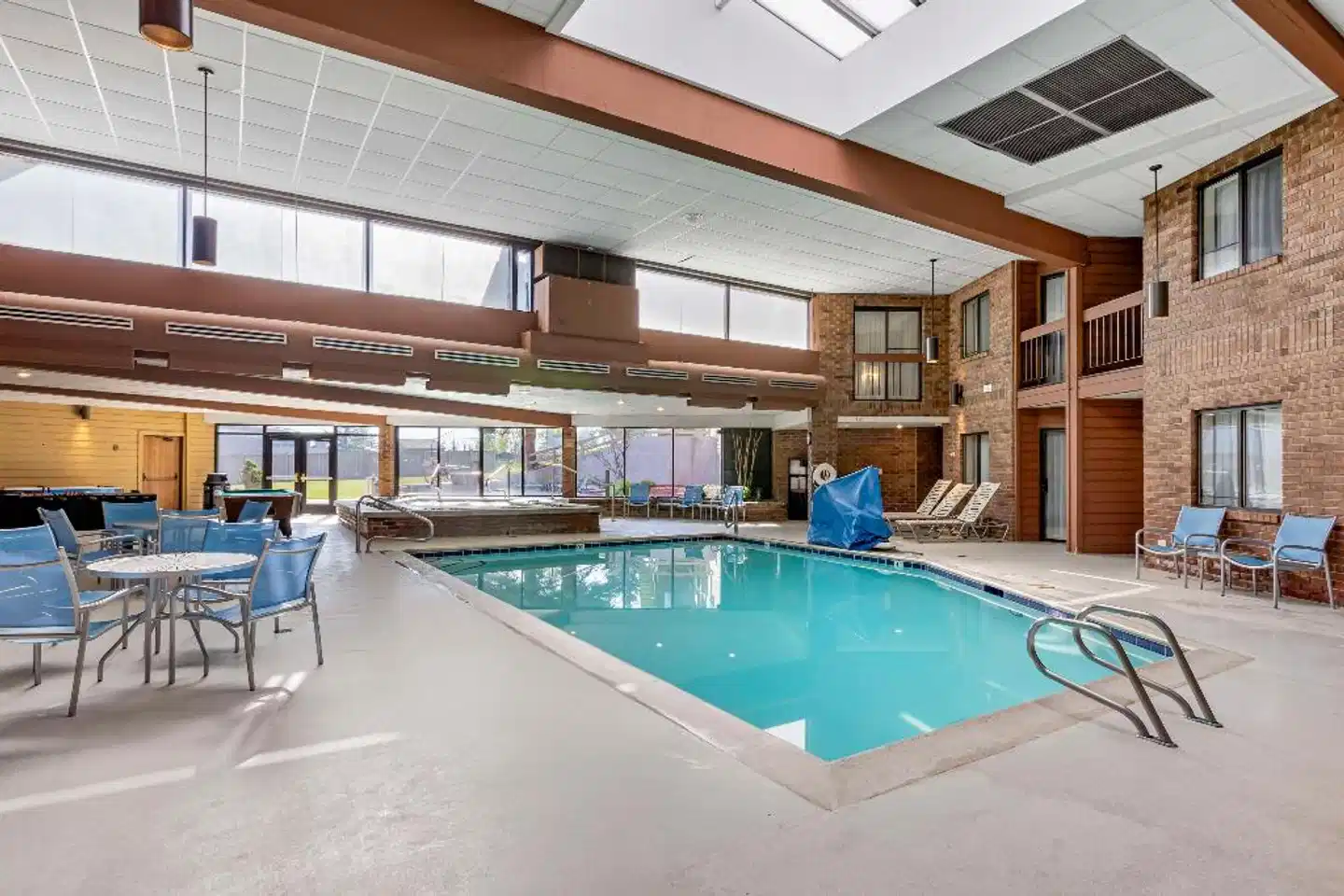 Best Western Plus Landmark Inn Hallenbad