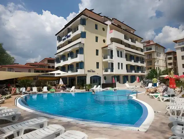 Bora Bora Hotel Pool