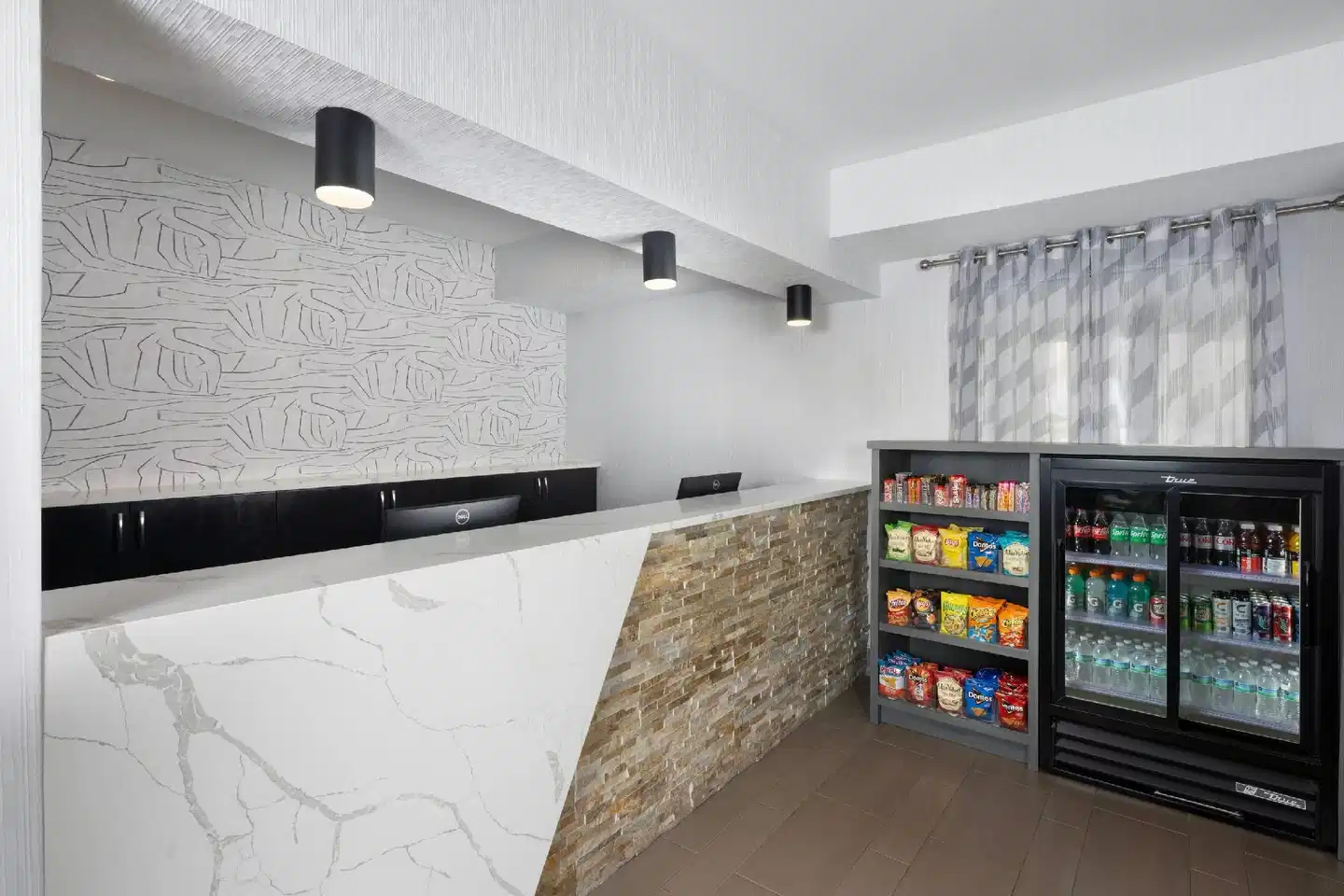 Country Inn & Suites by Radisson, Asheville Downtown Tunnel Road, NC Wohnbeispiel