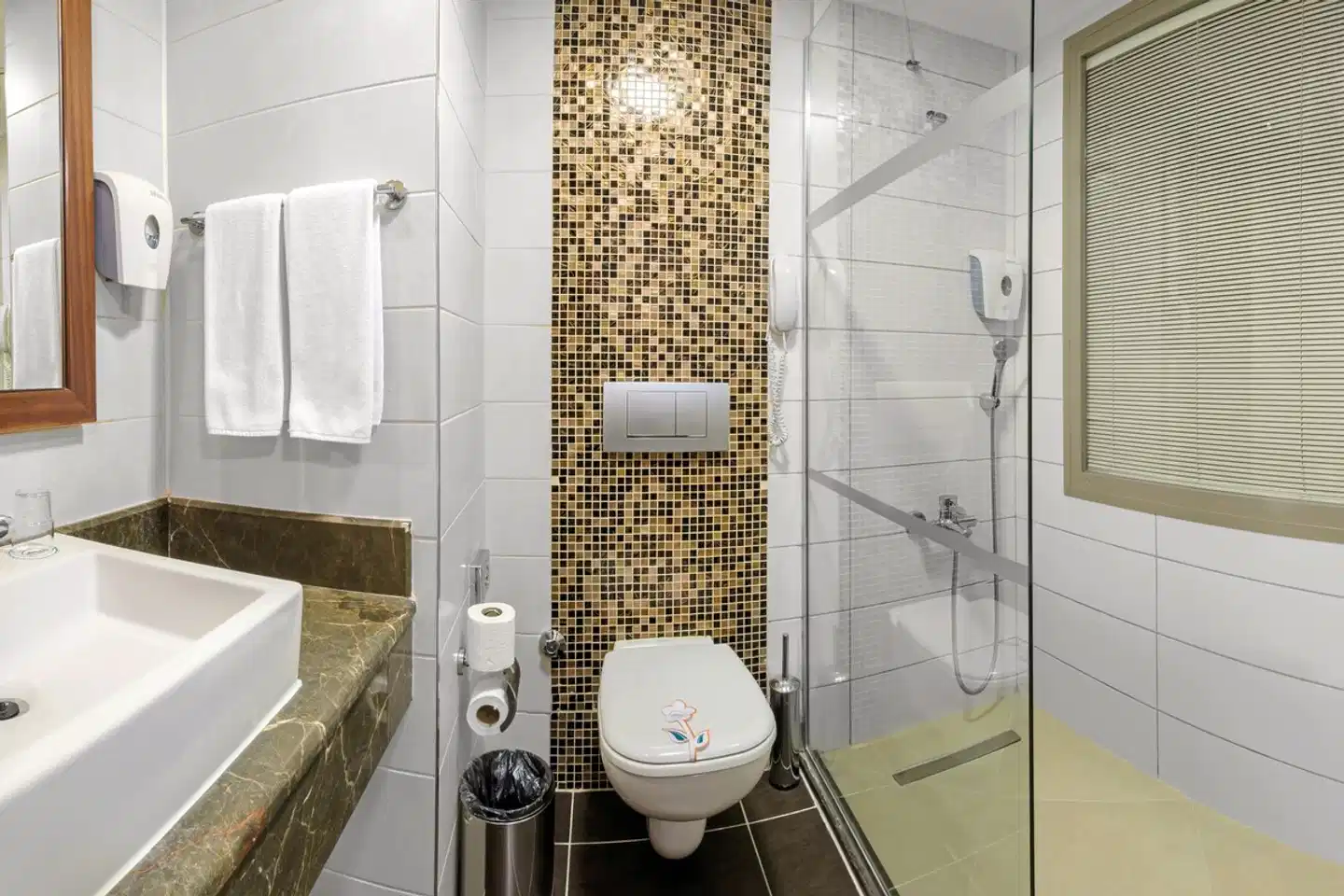 Alba Royal Hotel Badezimmer