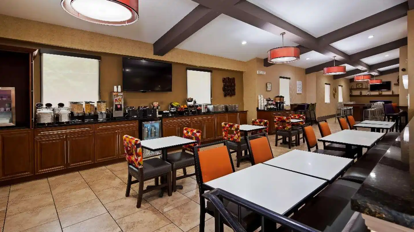 Best Western Asheville Tunnel Road Restaurant