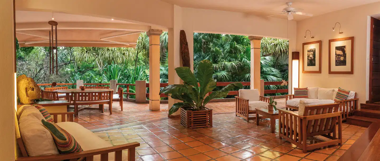 Capitan Suizo Beachfront Boutique Hotel Lobby