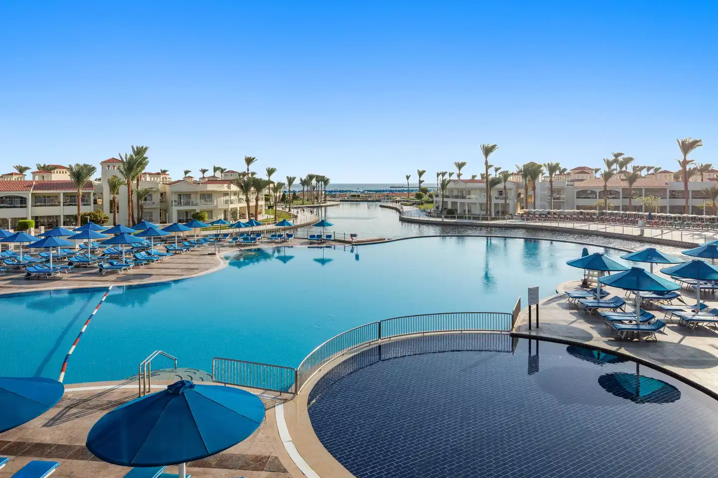 Pickalbatros Dana Beach Resort Pool