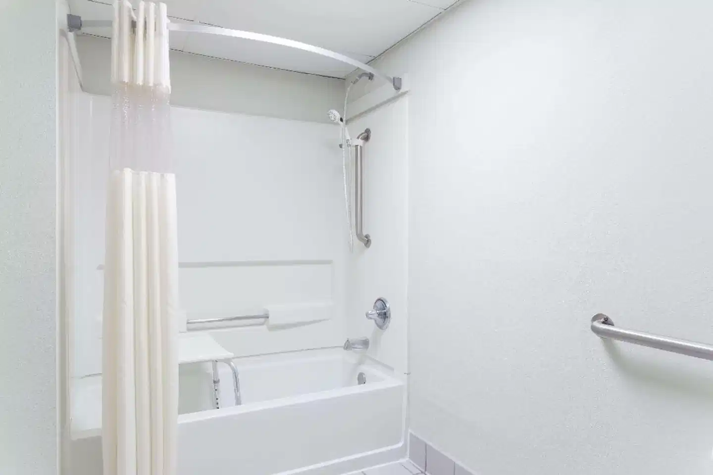 Days Inn & Suites by Wyndham Jekyll Island Badezimmer