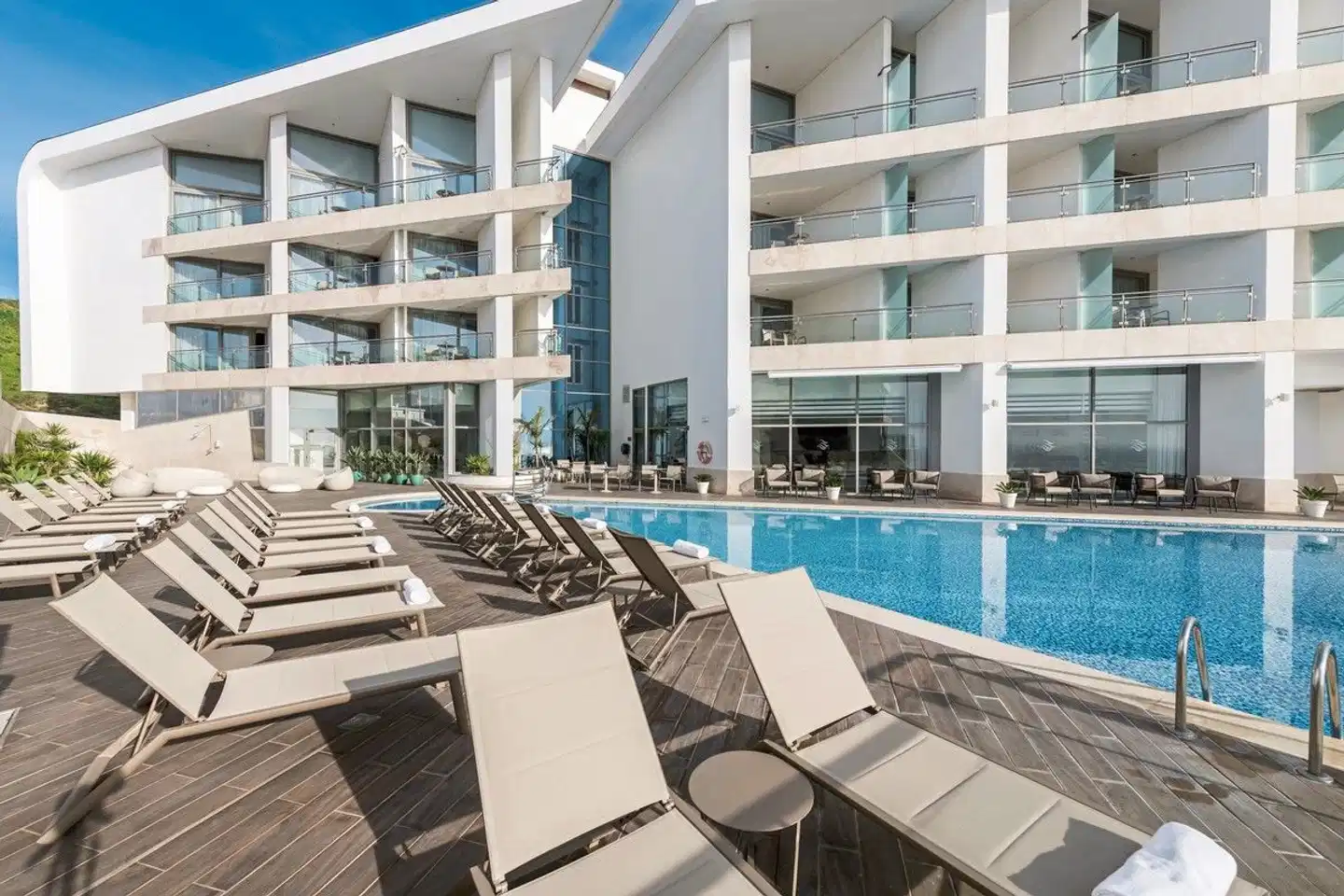Sesimbra Oceanfront Hotel Pool